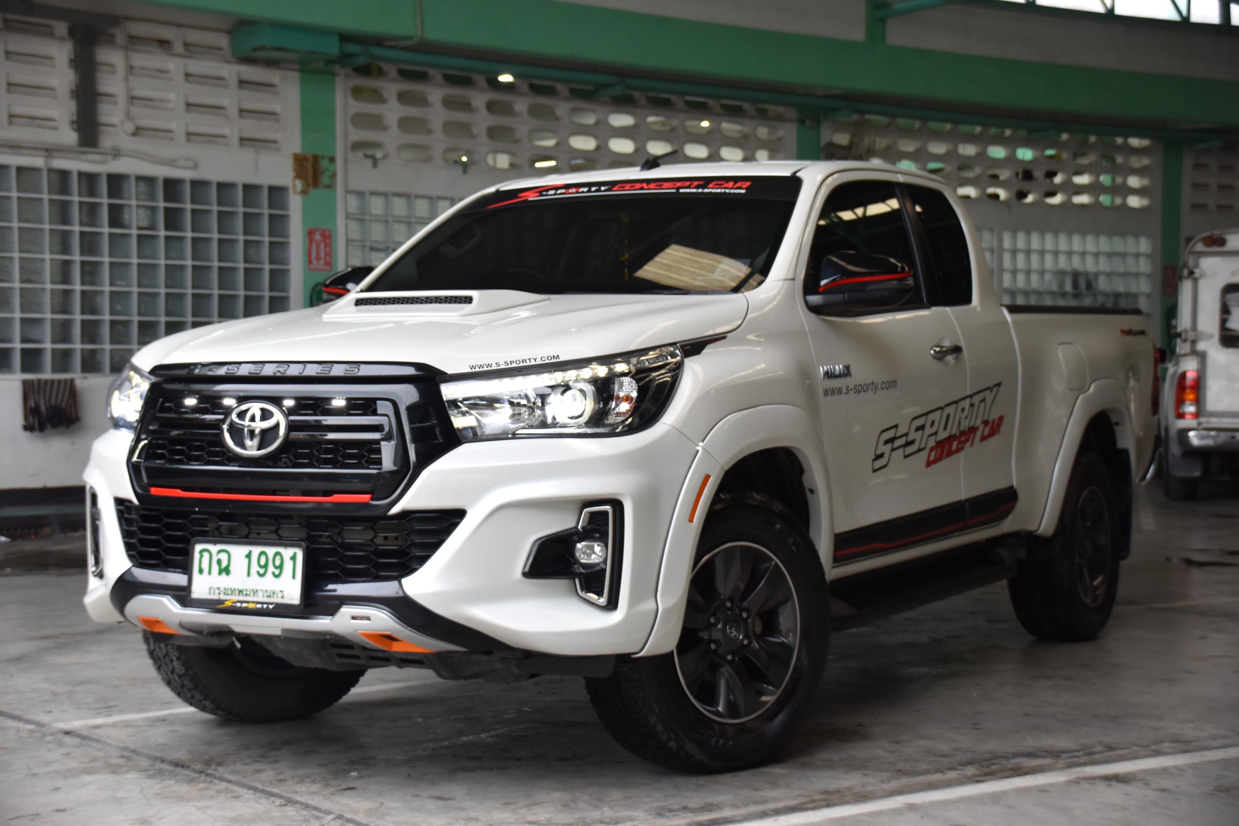 ชุดแต่ง กันกระแทกล่าง และกันชนหน้า Hilux Revo 07/2018