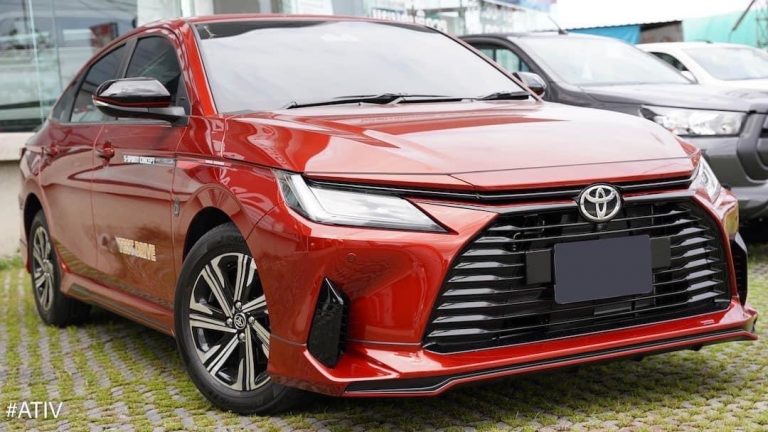 Toyota Ativ สีแดง