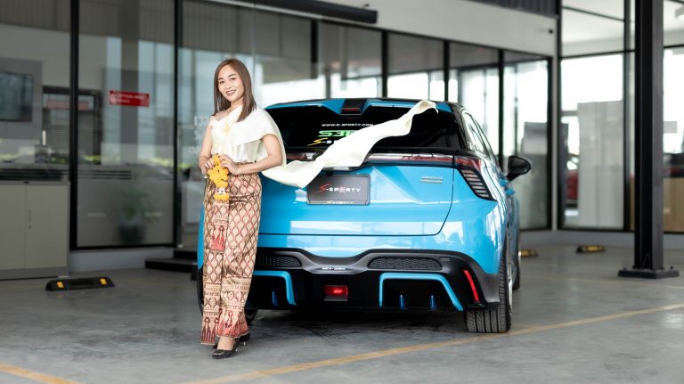 โชว์รูมรถใหม่  MG รุ่งเจริญ บางนา กม.26
