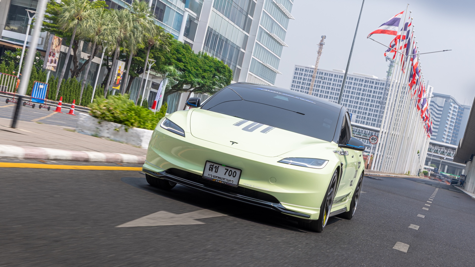 Tesla model 3-5