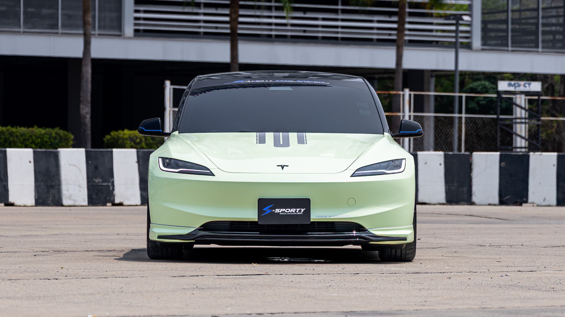 Tesla model 3-8